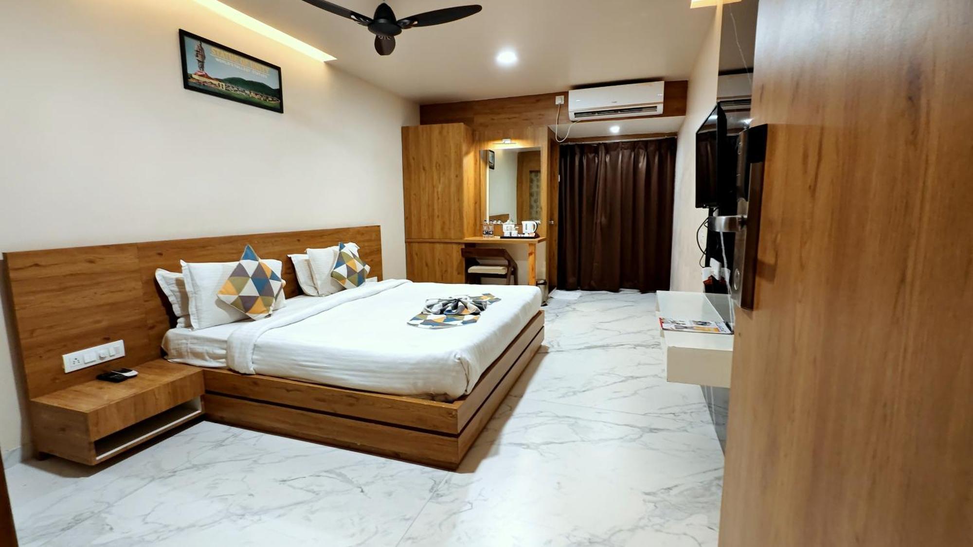 The Sky Imperial Unity Inn Garudeshwar 외부 사진