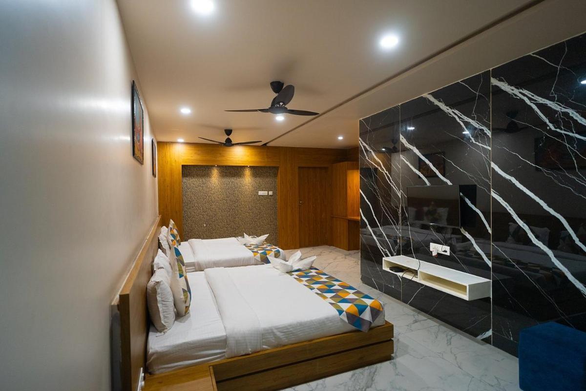 The Sky Imperial Unity Inn Garudeshwar 외부 사진